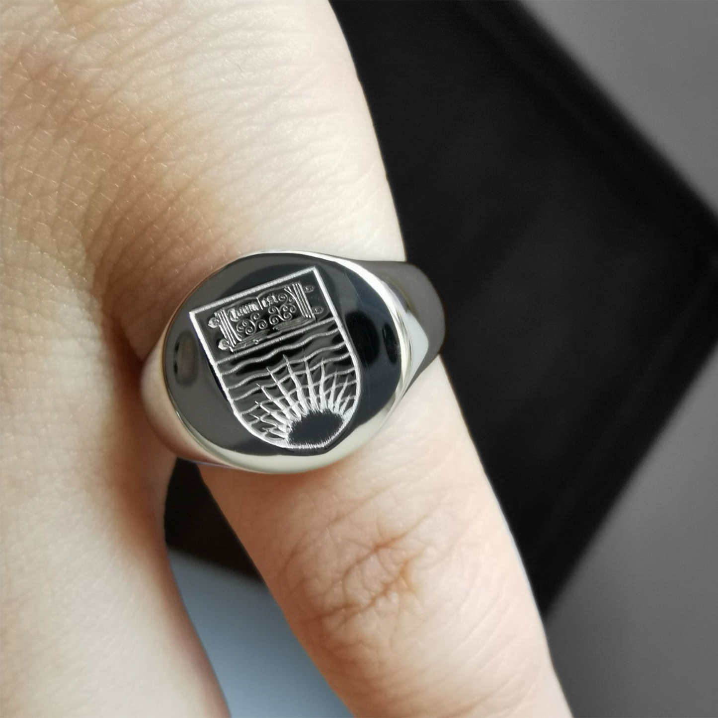 SIGNET RING